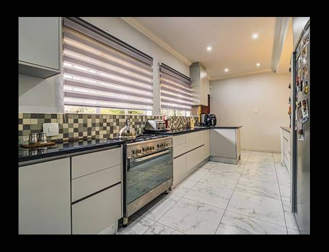 9 BEDROOM HOUSE FOR SALE IN BRACKENHURST